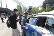 萝卜快跑无人车将取代司机？何小鹏：大概两年后进入转折点