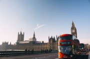 格拉斯顿堡，英国音乐节的文化符号与全球影响力