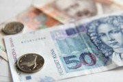 易方达100ETF，投资界的超级市场，让财富增长触手可及