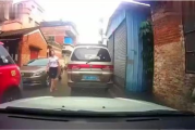 车子乱停乱放怎么处理方法 关于乱停乱放的处罚条例