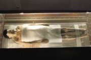 长沙马王堆附近发现古墓，女墓主千年不腐发出怪叫，专家大惊失色
