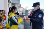 重庆北到建始的D2270途经哪些站 建始到来凤有汽车吗