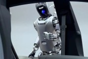 车企招了一批「钢铁实习生」，它们是人形机器人进入现实的关键