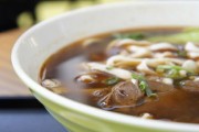 如何做出一碗香气扑鼻、鲜美可口的牛肉汤？