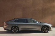 磨砂黑新能源汽车