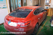车玻璃真的能从里面砸开吗 如何拆汽车的手摇车窗呢