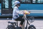 电车上路戴头盔吗