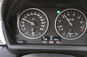 宝马车的仪表盘怎么调 BMW仪表盘上的1/100KM什么意思