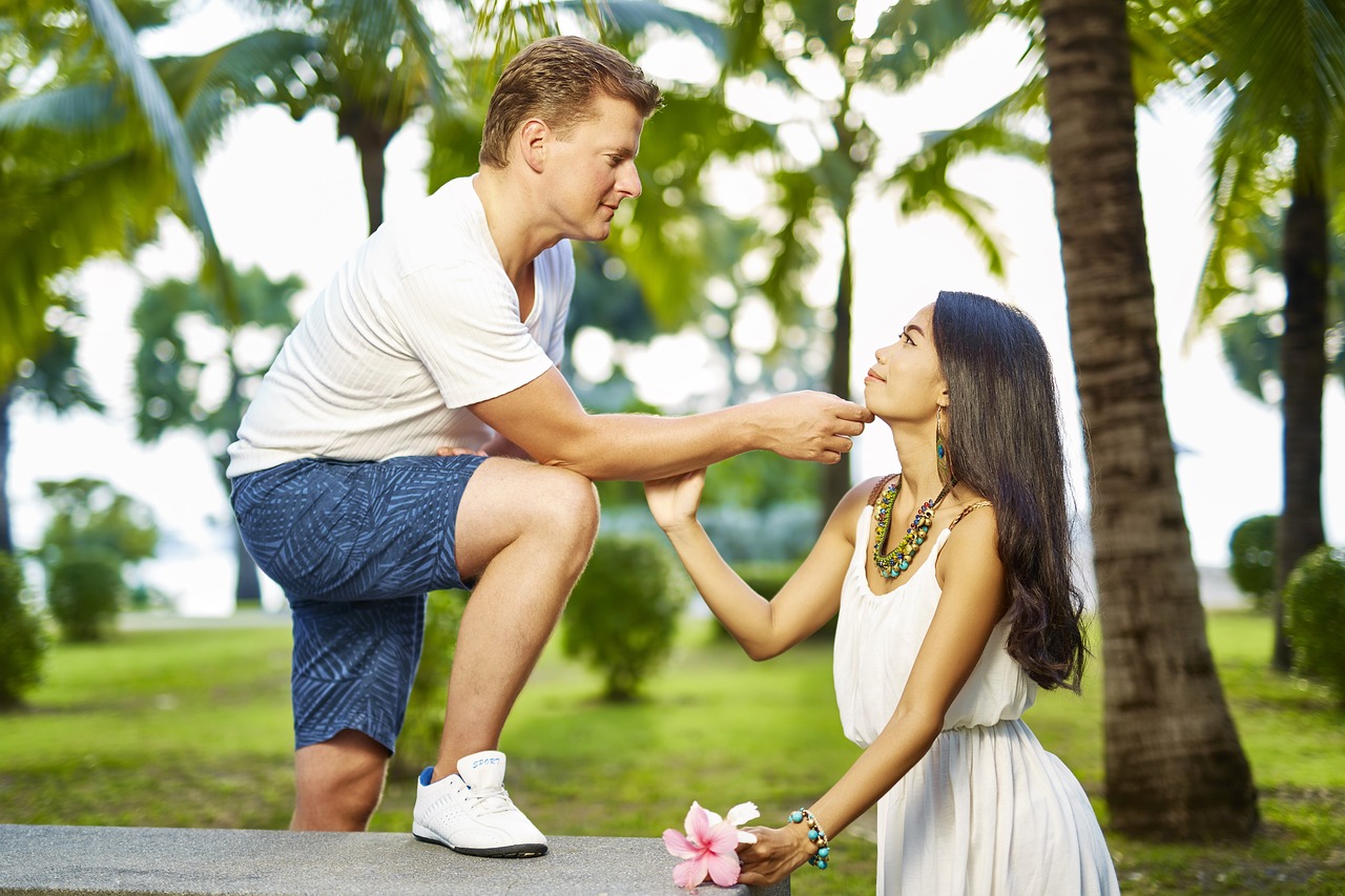 夫妻冷战下的三伏天，车里暖风下的微妙情感