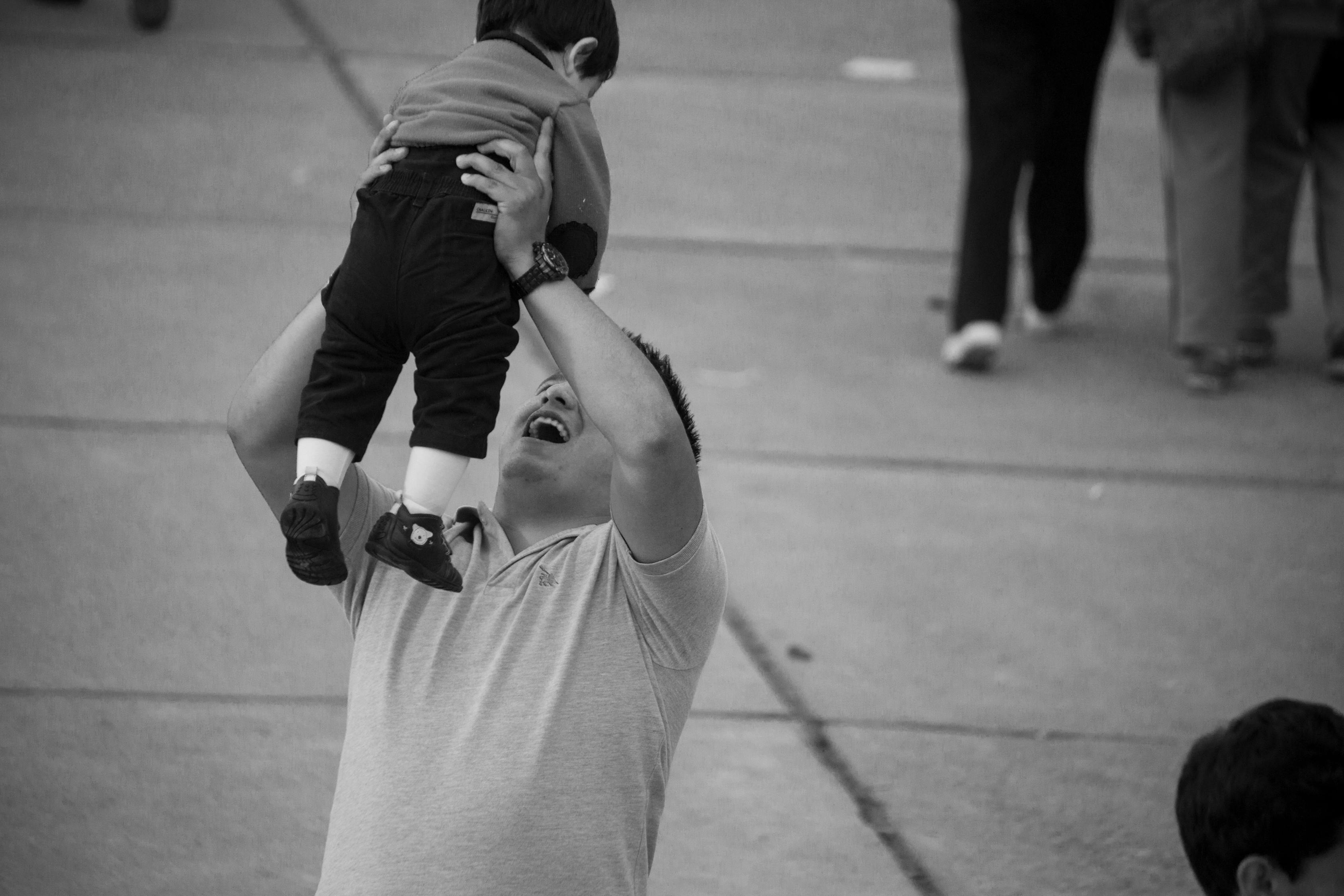 骑行小孩遭碾压事件,车主亲友眼中的司机避险困境 骑行小孩遭碾压事件,车主亲友眼中的司机避险困境