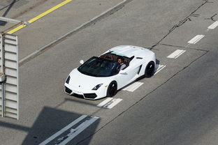 汽车路口失控,九车受损,事故背后的真相与反思 汽车路口失控,九车受损,事故背后的真相与反思