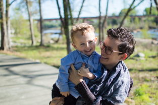 王传君,为女儿交罚款,摘柿子的父爱之旅 王传君,为女儿交罚款,摘柿子的父爱之旅