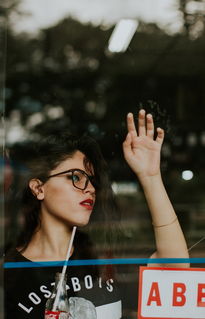 盗窃打赏女主播400万男子,啃馒头背后的故事 盗窃打赏女主播400万男子,啃馒头背后的故事