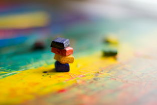 从壁咚现象看当代社交文化与情感表达的演变 从壁咚现象看当代社交文化与情感表达的演变