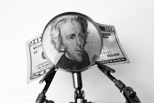 人民币（RMB）与美元（USD）的汇率动态及其对全球经济的影响