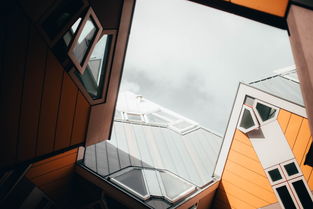 科技视角下的安全警示,从武汉情侣阳台坠亡事件看智能家居防护的重要性 科技视角下的安全警示,从武汉情侣阳台坠亡事件看智能家居防护的重要性